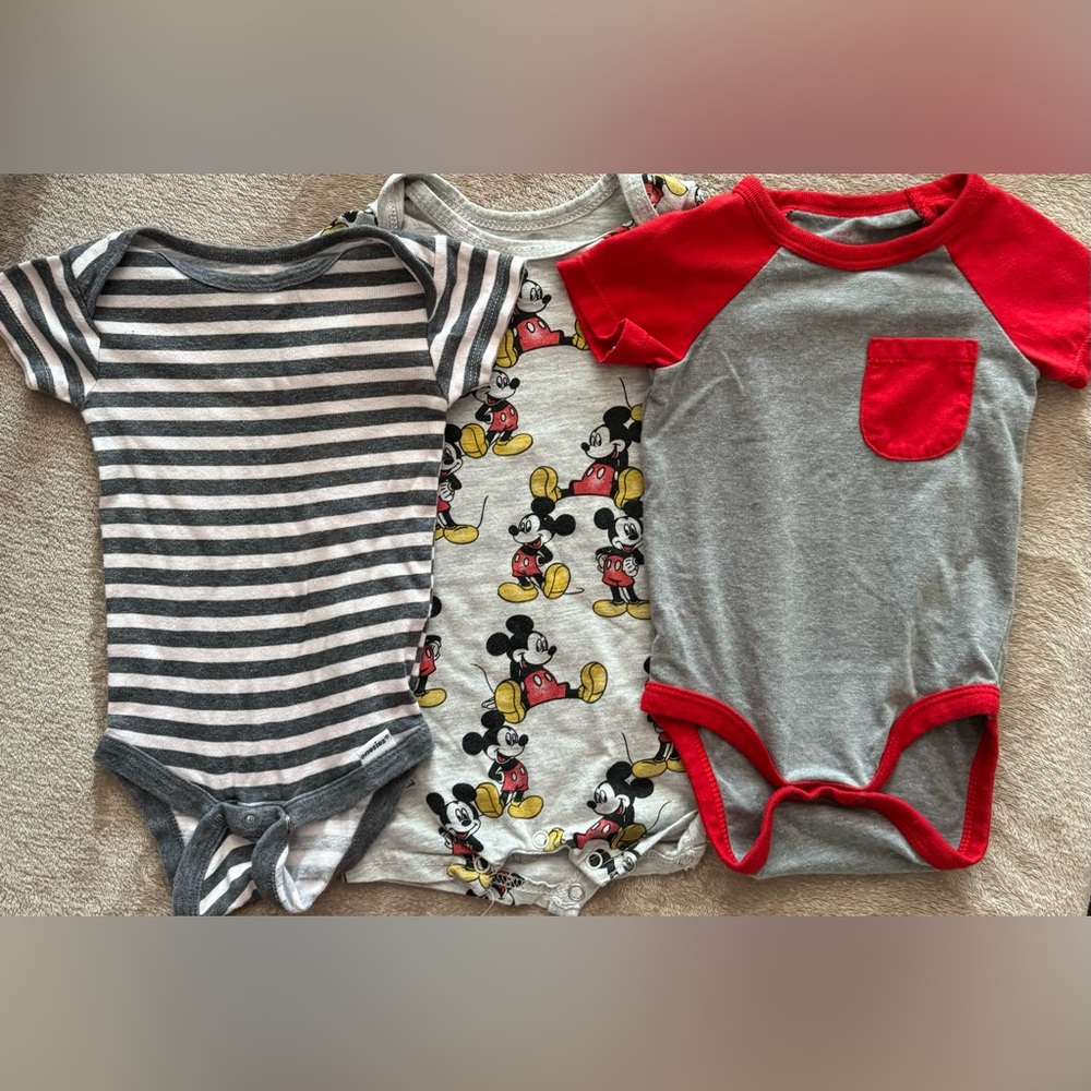 🐥👶Infant Onesie’s 3 for $12